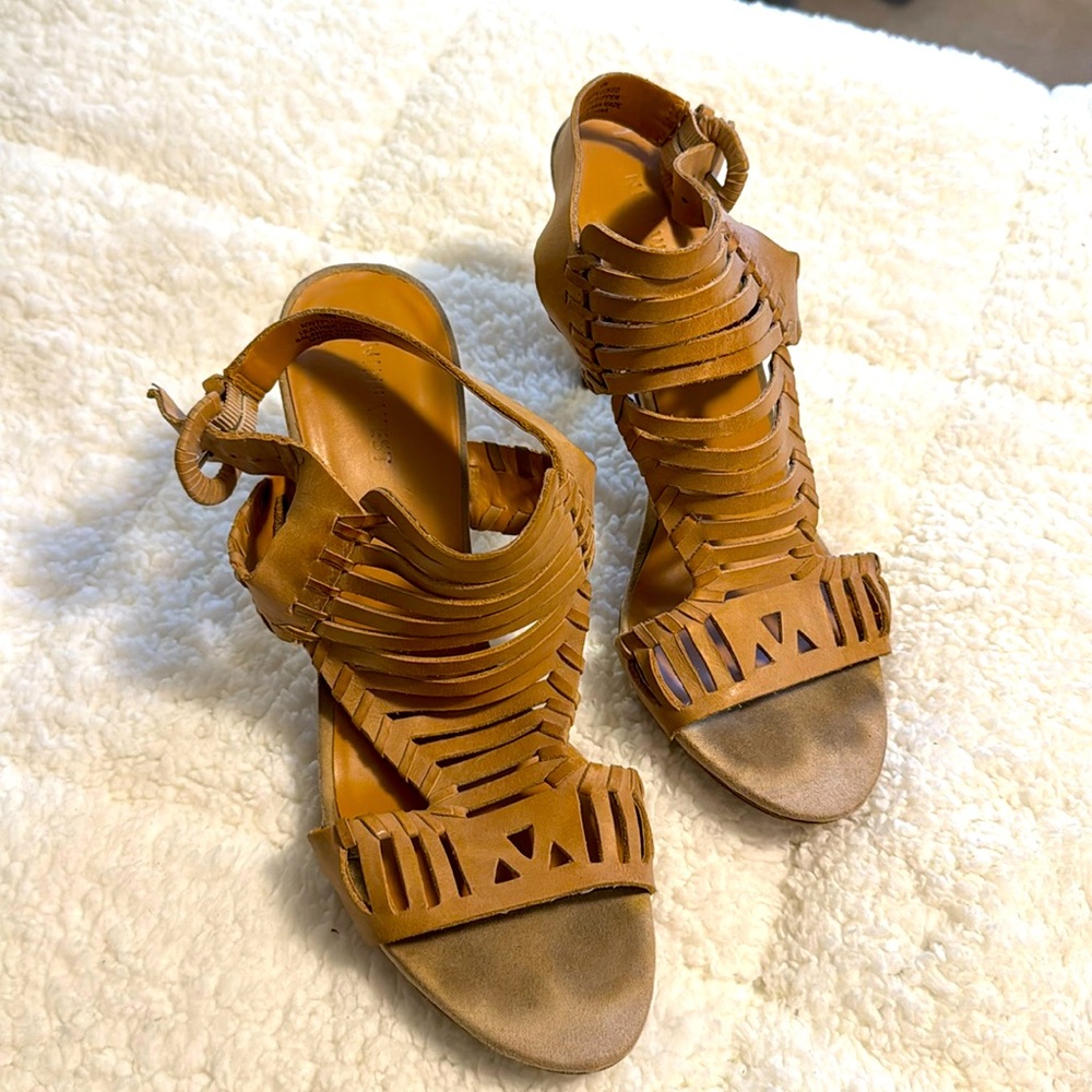 Nine West nude leather sandal 3” wood heel  - women’s size 10